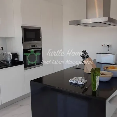 Luxury Penthouse With Private Roof Terrace Ταβίρα