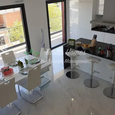 Luxury Penthouse With Private Roof Terrace Διαμέρισμα *
